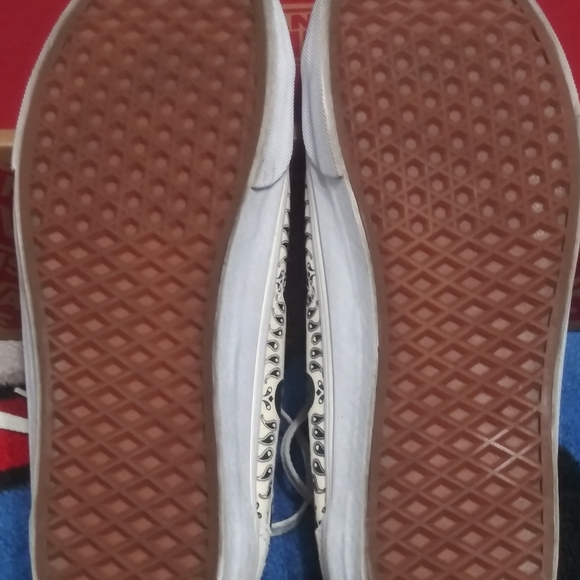 Vans Women's White and Black Skull Sneakers - Picture 4 of 4